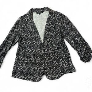 Elegant Black and White Patterned Blazer